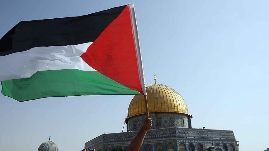 Bendera Palestina dikibarkan di komplek Masjid Al-Aqsa (Sumber: Anadolu Agency)