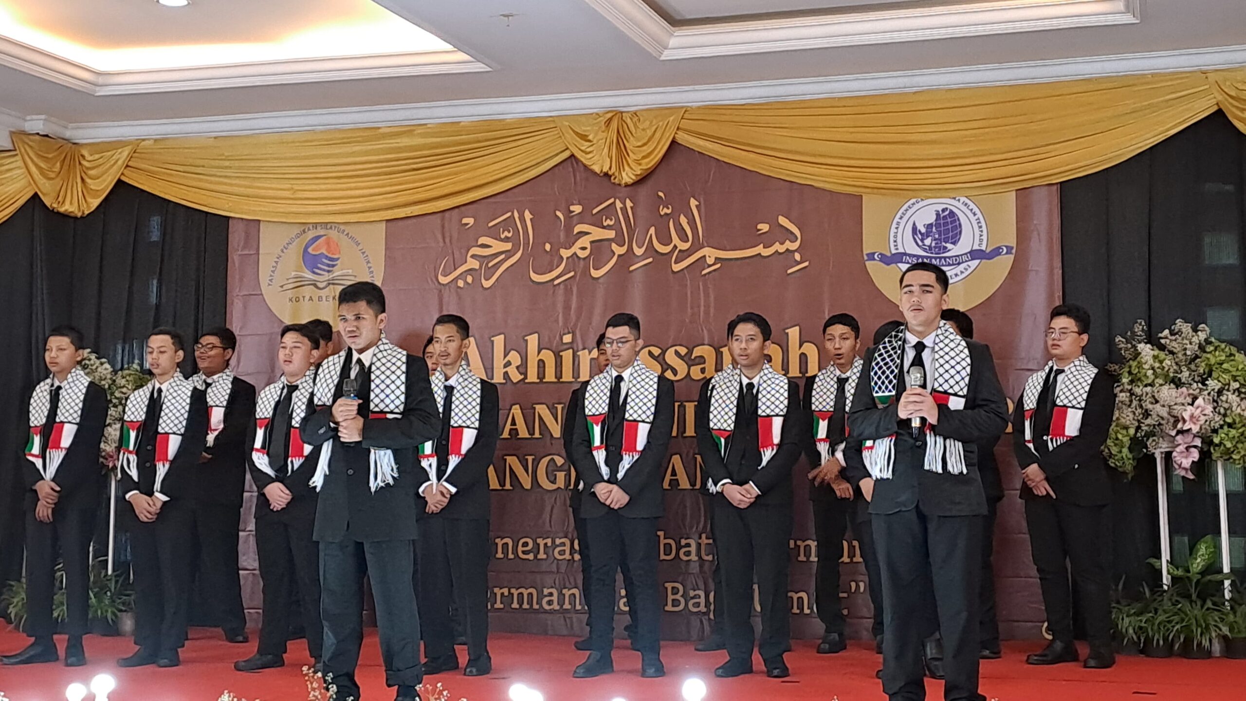 Haflah Akhirussanah SMPIT IMC, Para Siswa Pakai Syal Palestina