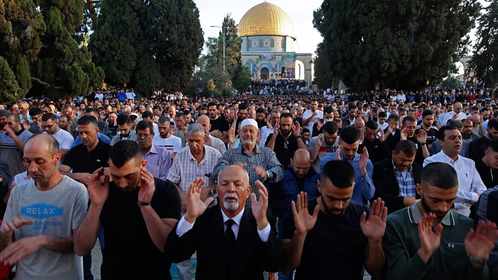 Sebanyak 30.000 Jamaah Shalat Jumat di Masjidi Al Aqsa