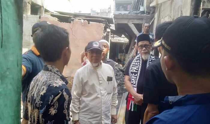 Imaam Yakhsyallah Kunjungi Korban Kebakaran di Tomang Jakarta