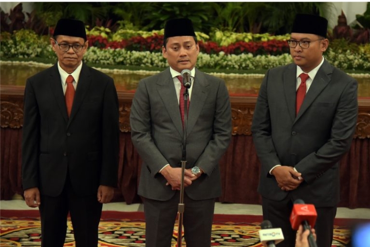 Wakil Menteri Keuangan Thomas A.M. Djiwandono Memberikan Keterangan Pers didampingi Yuliot sebagai Wakil Menteri Investasi dan Sudaryono sebagai Wakil Menteri Pertanian di Istana Negara, Jakarta, Kamis (18/07/2024)