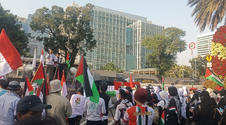 Ratusan Massa Aksi Bela Palestina di Depan Kedubes AS